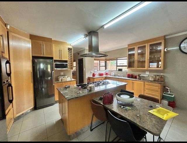5 BEDROOM HOUSE FOR SALE IN HELDERWYK